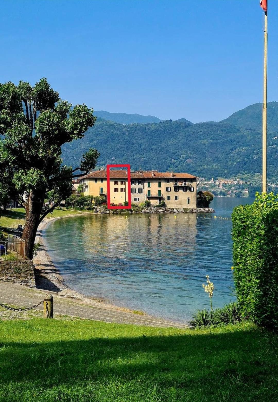 Riva Bianca Castle Holiday Home Lierna Bagian luar foto
