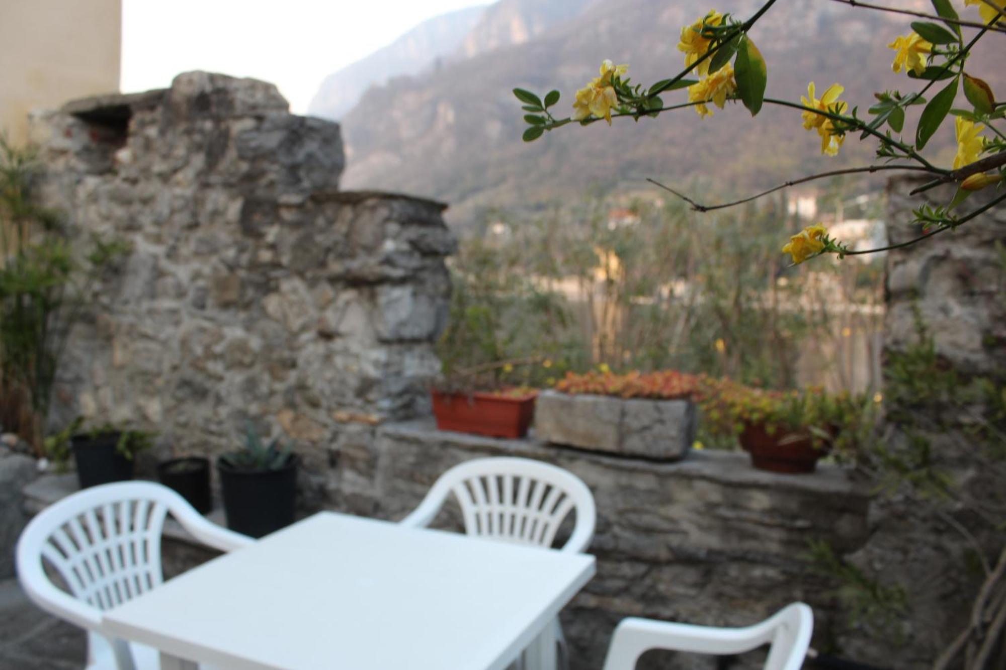 Riva Bianca Castle Holiday Home Lierna Bagian luar foto