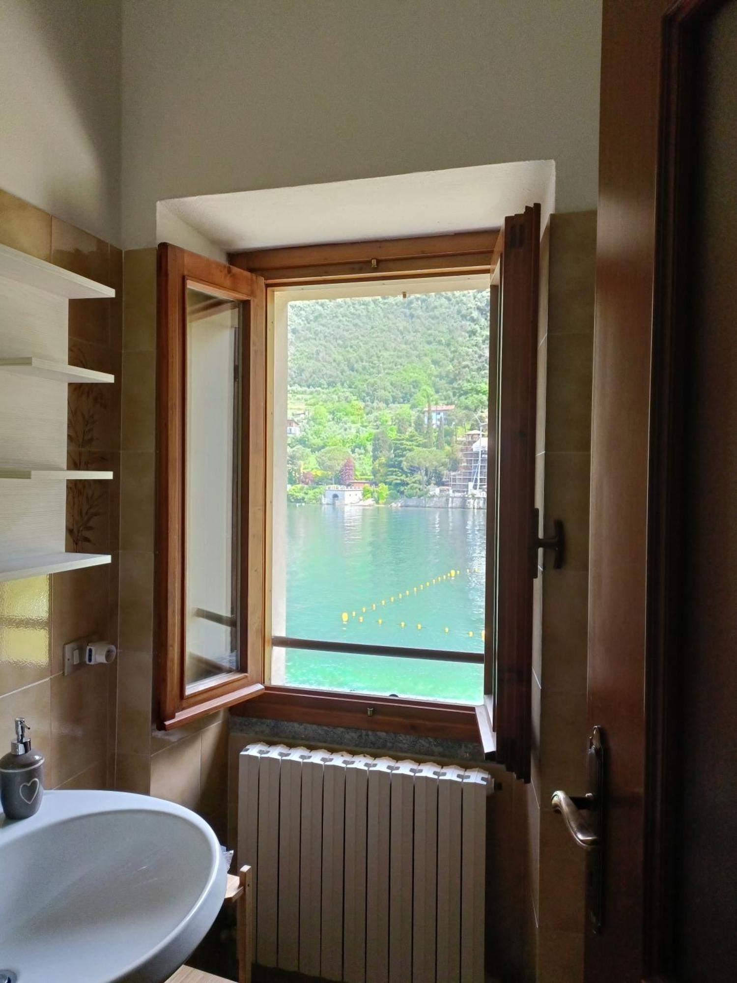 Riva Bianca Castle Holiday Home Lierna Bagian luar foto