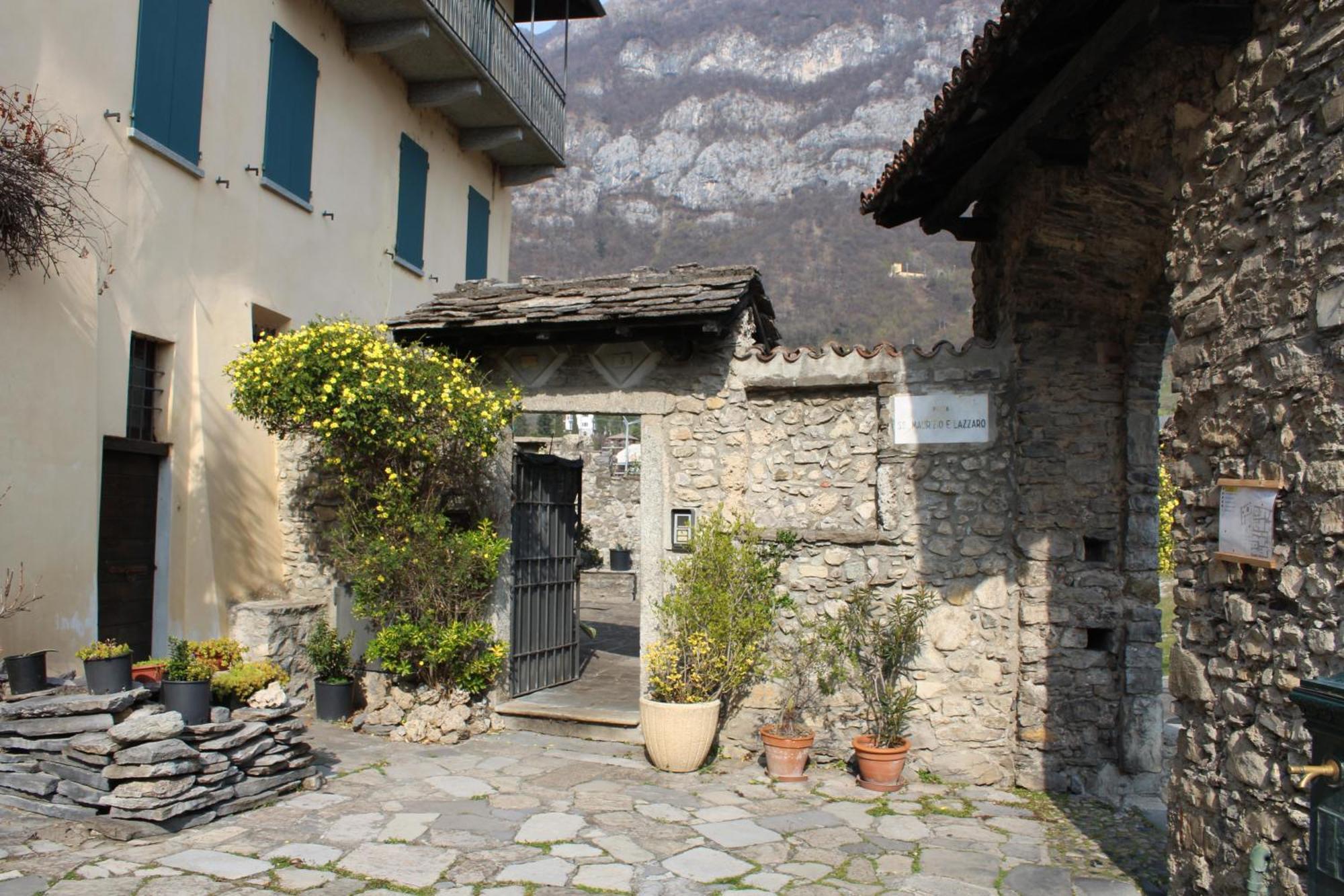 Riva Bianca Castle Holiday Home Lierna Bagian luar foto