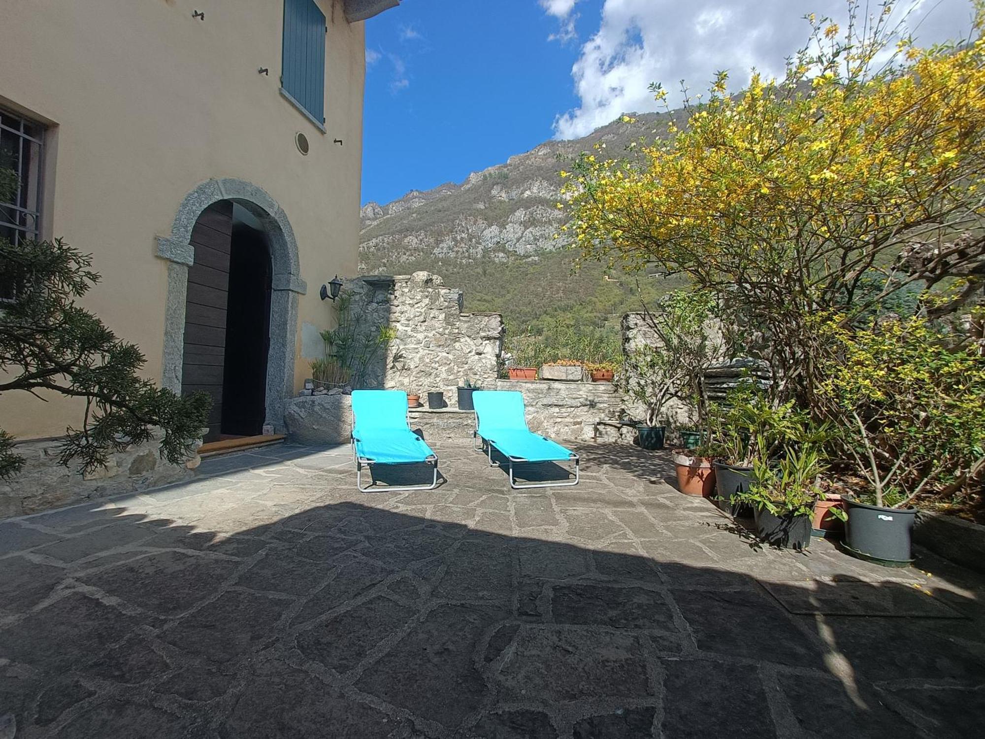 Riva Bianca Castle Holiday Home Lierna Bagian luar foto